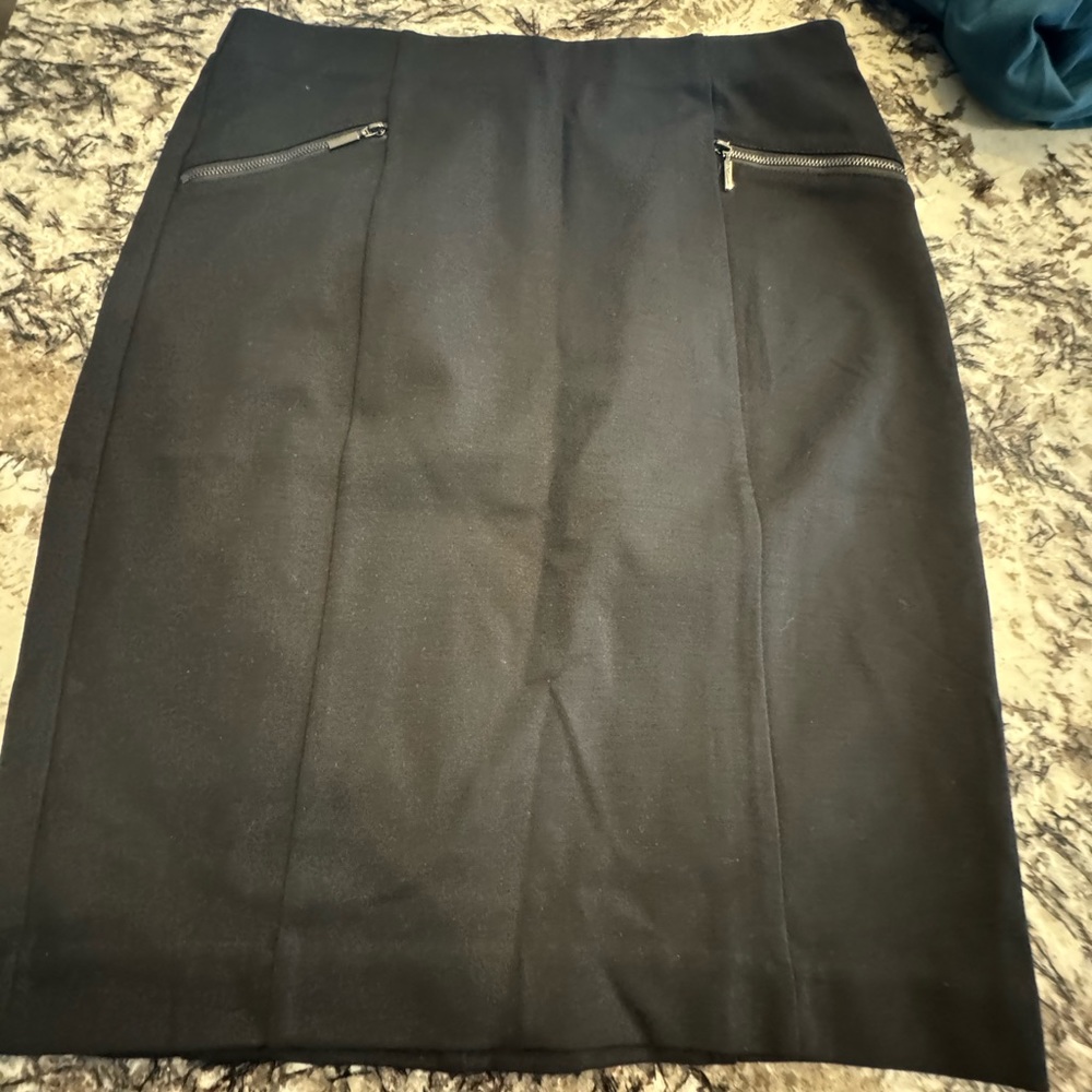 Skirt. Pull on